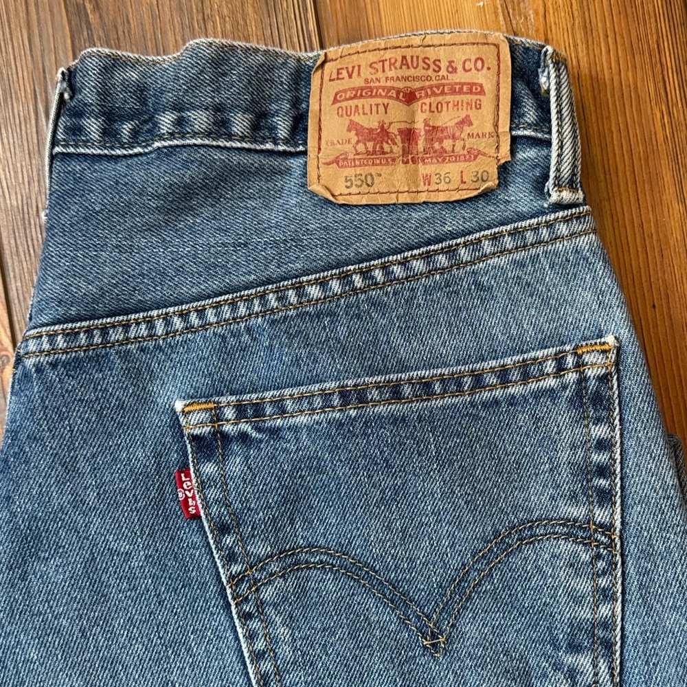 Levi’s 550 Relaxed Fit Jeans Mens 36x30 Medium Wash Classic Straight Leg Denim